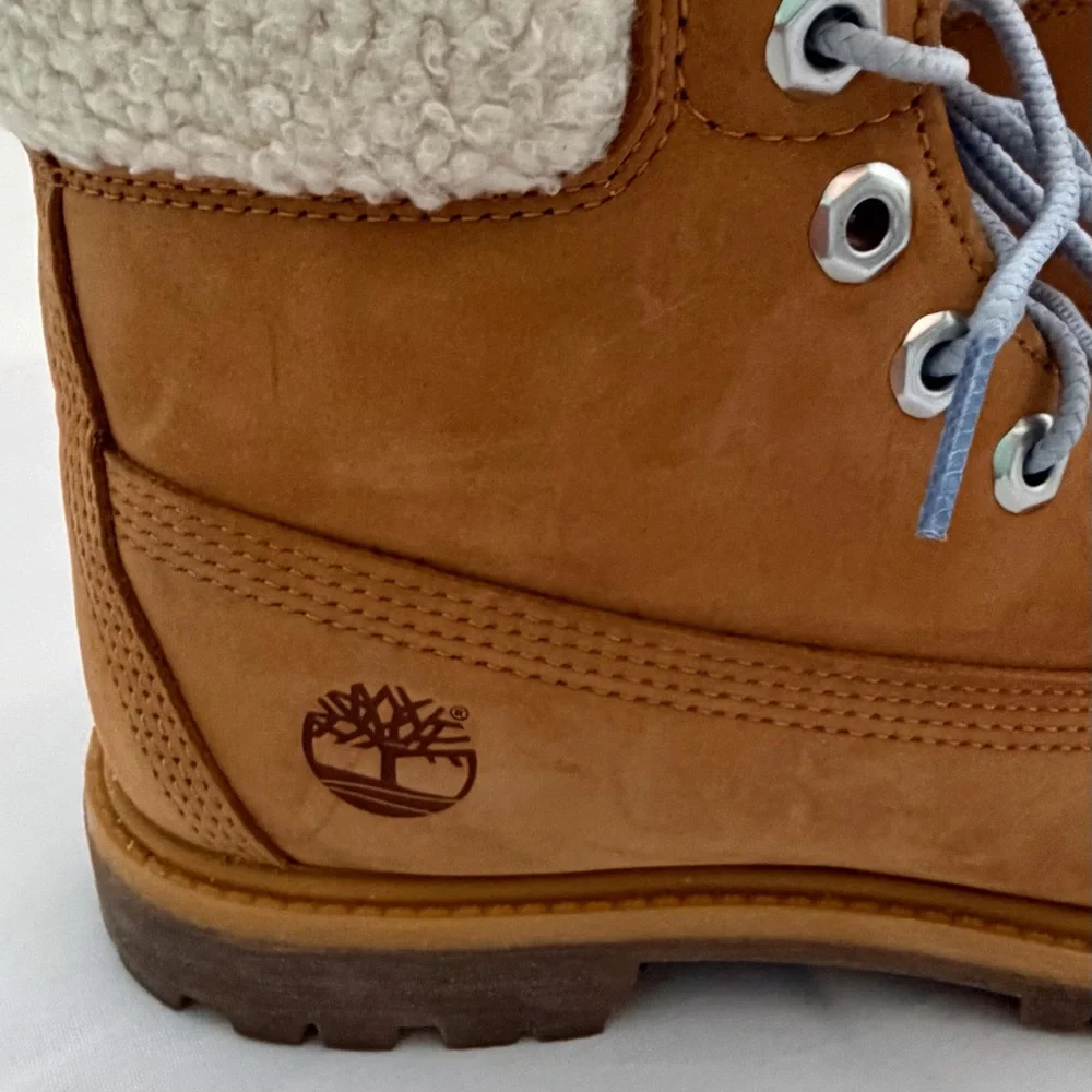 Timberland teddy fleece lace up boots light tan cream sherpa women’s 7 EUC - Picture 6 of 12